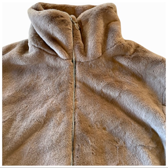 The Lindsi Plush Soft Jacket - Picture 11 of 16